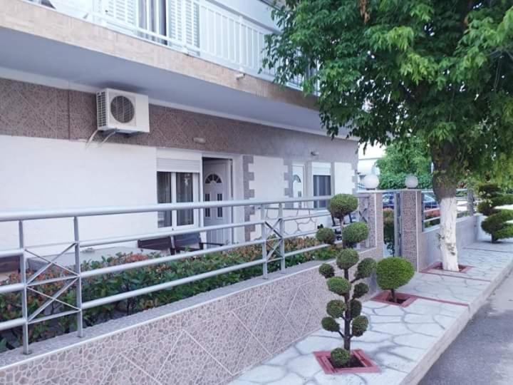 Konstantinos-Elli Rooms Nea Vrasna Exterior photo